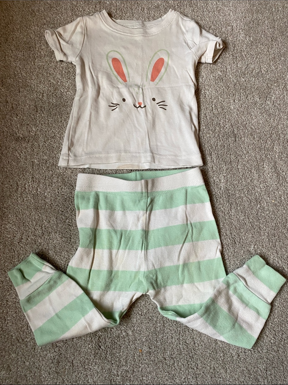 Old Navy 12-18 Month Easter Bunny Graphic Pajama Set in Mint and White for Kids